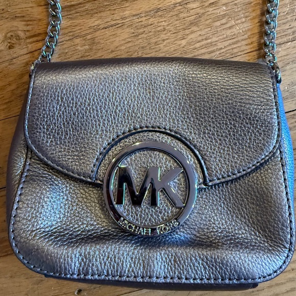 Michael Kors Metallic Leather Crossbody Bag w/ Chain Strap - Picture 2 of 6